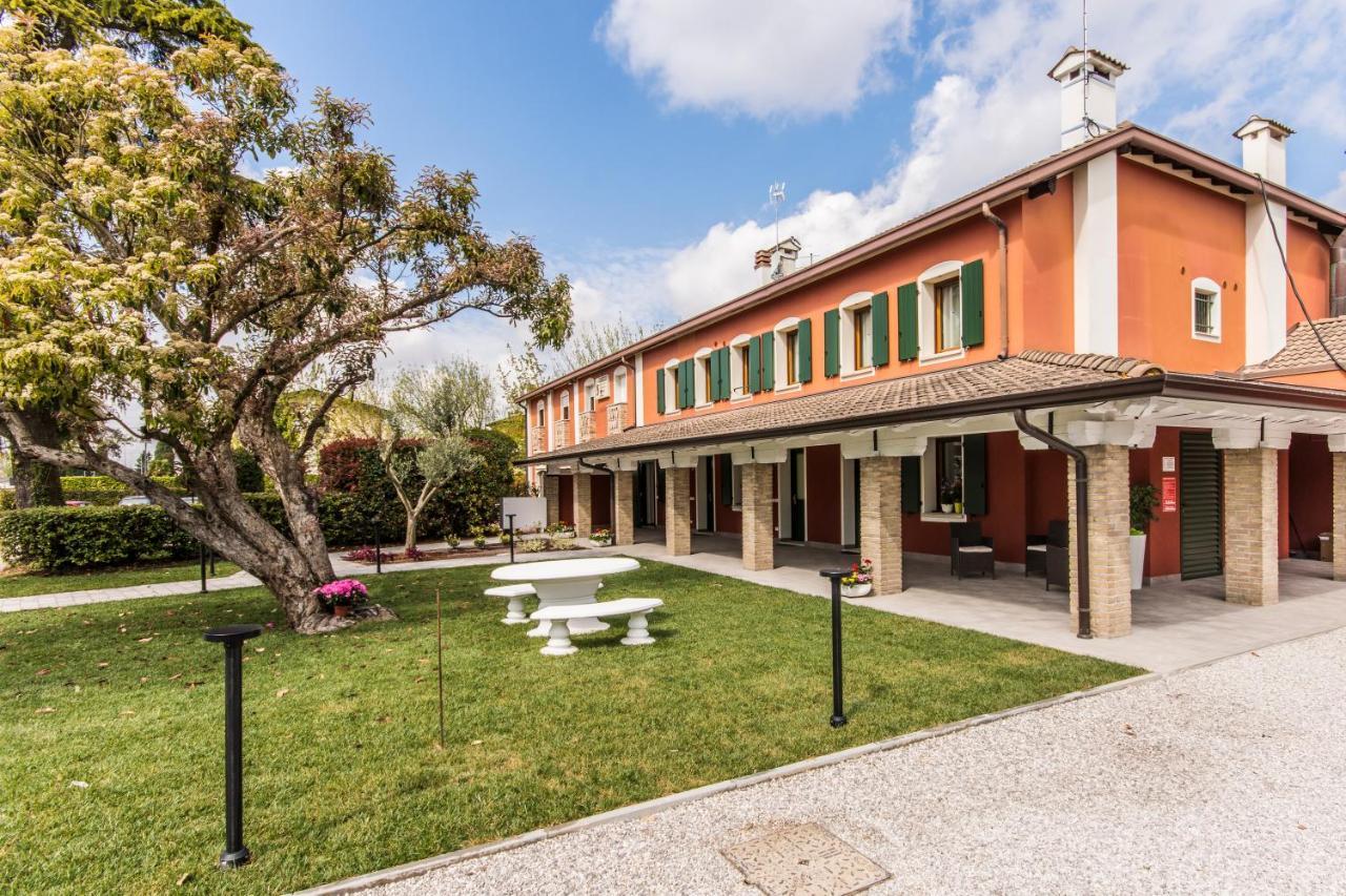 Hotel Residence - Il Giardino Del Cigno Latisana Exterior foto