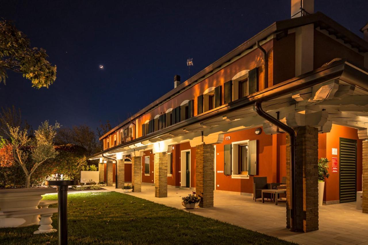 Hotel Residence - Il Giardino Del Cigno Latisana Exterior foto