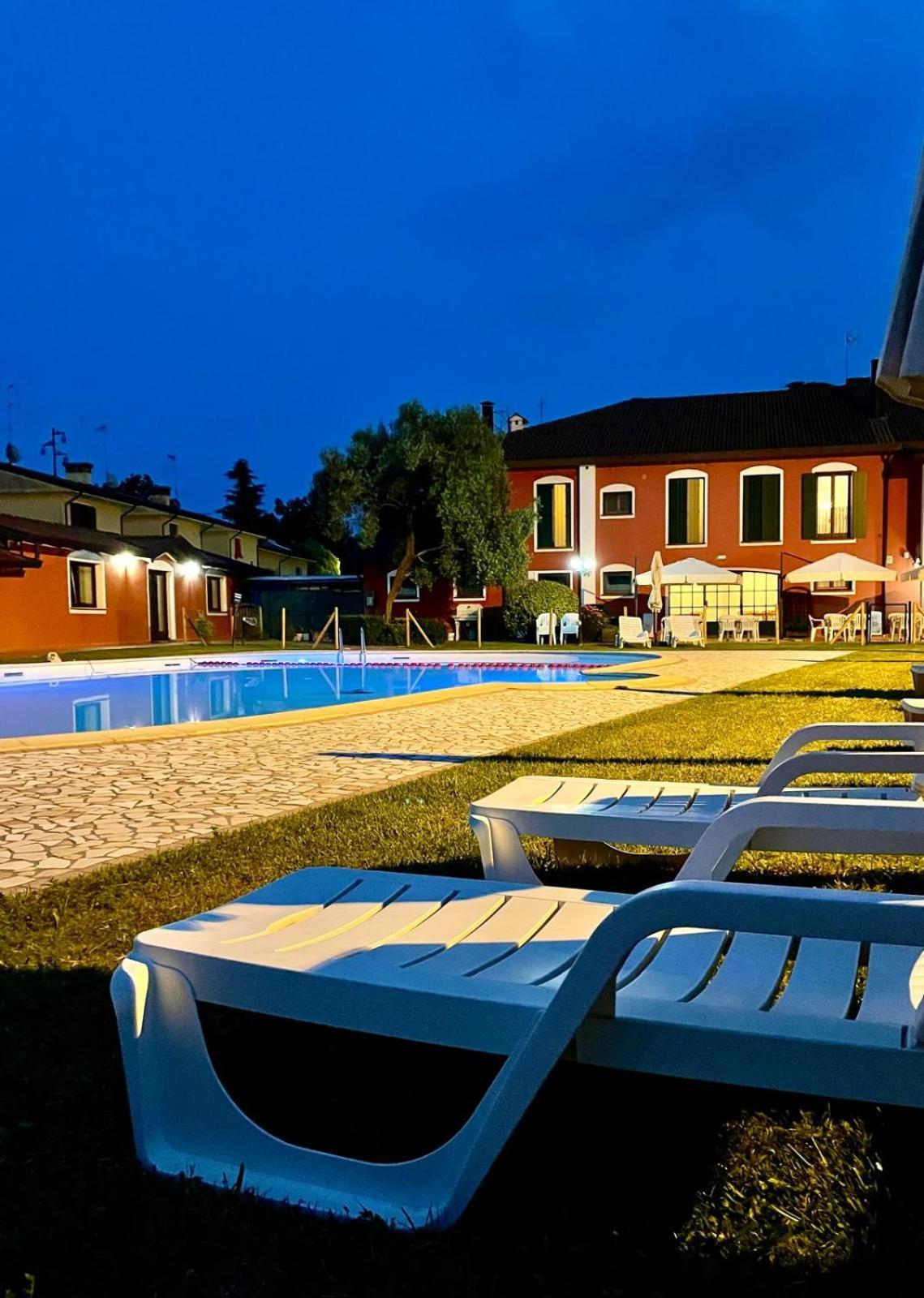 Hotel Residence - Il Giardino Del Cigno Latisana Exterior foto