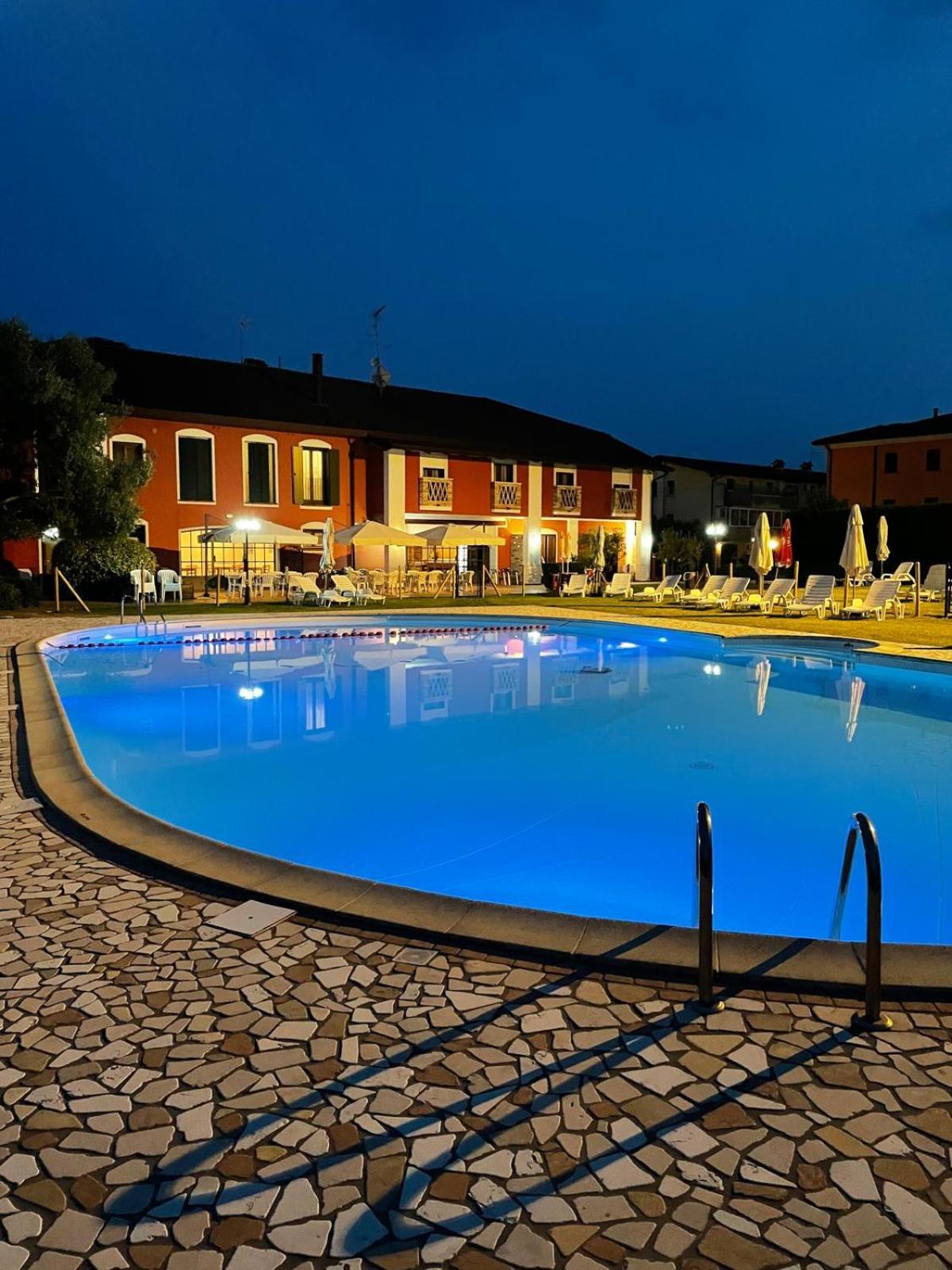 Hotel Residence - Il Giardino Del Cigno Latisana Exterior foto