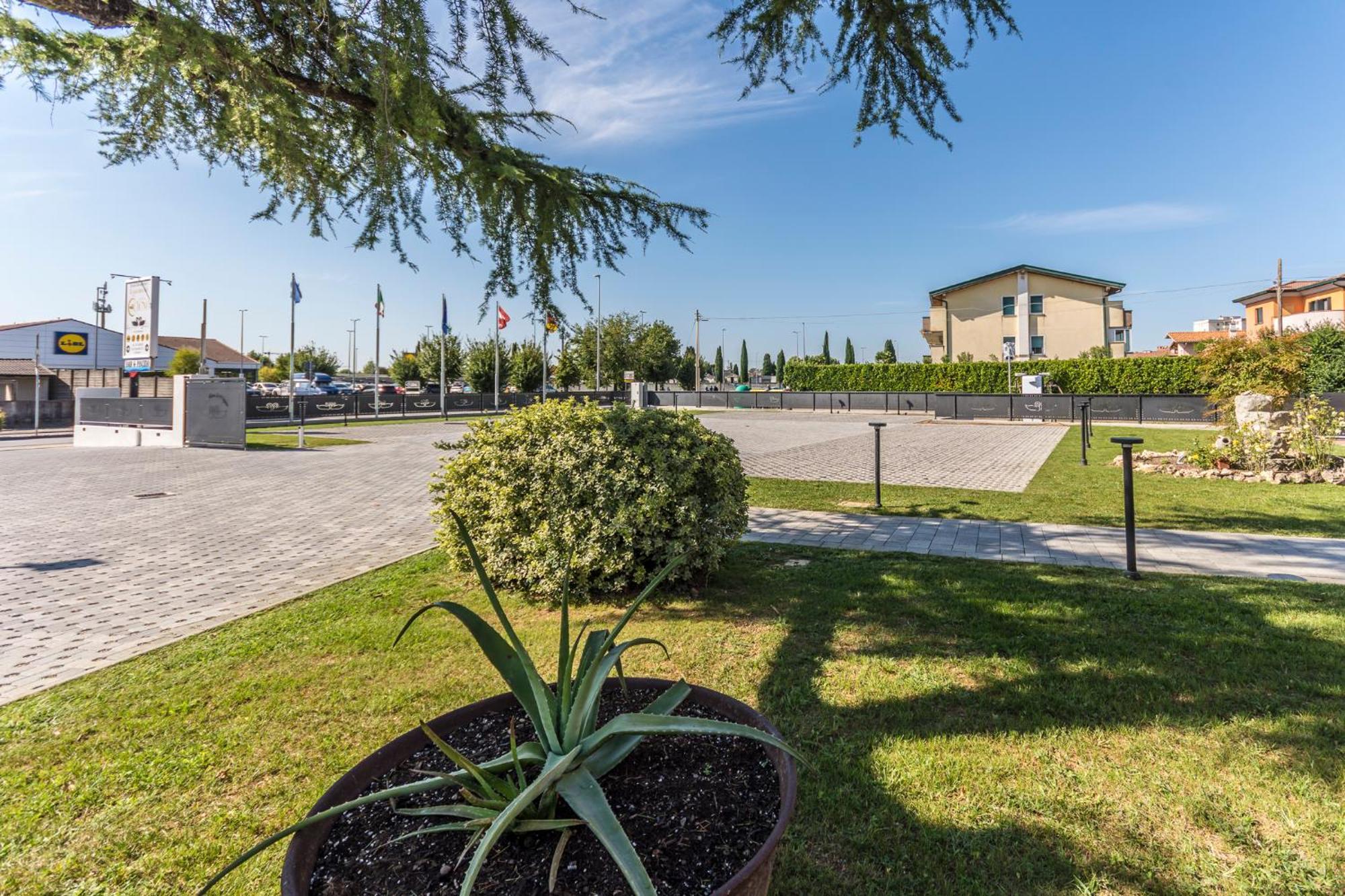Hotel Residence - Il Giardino Del Cigno Latisana Exterior foto
