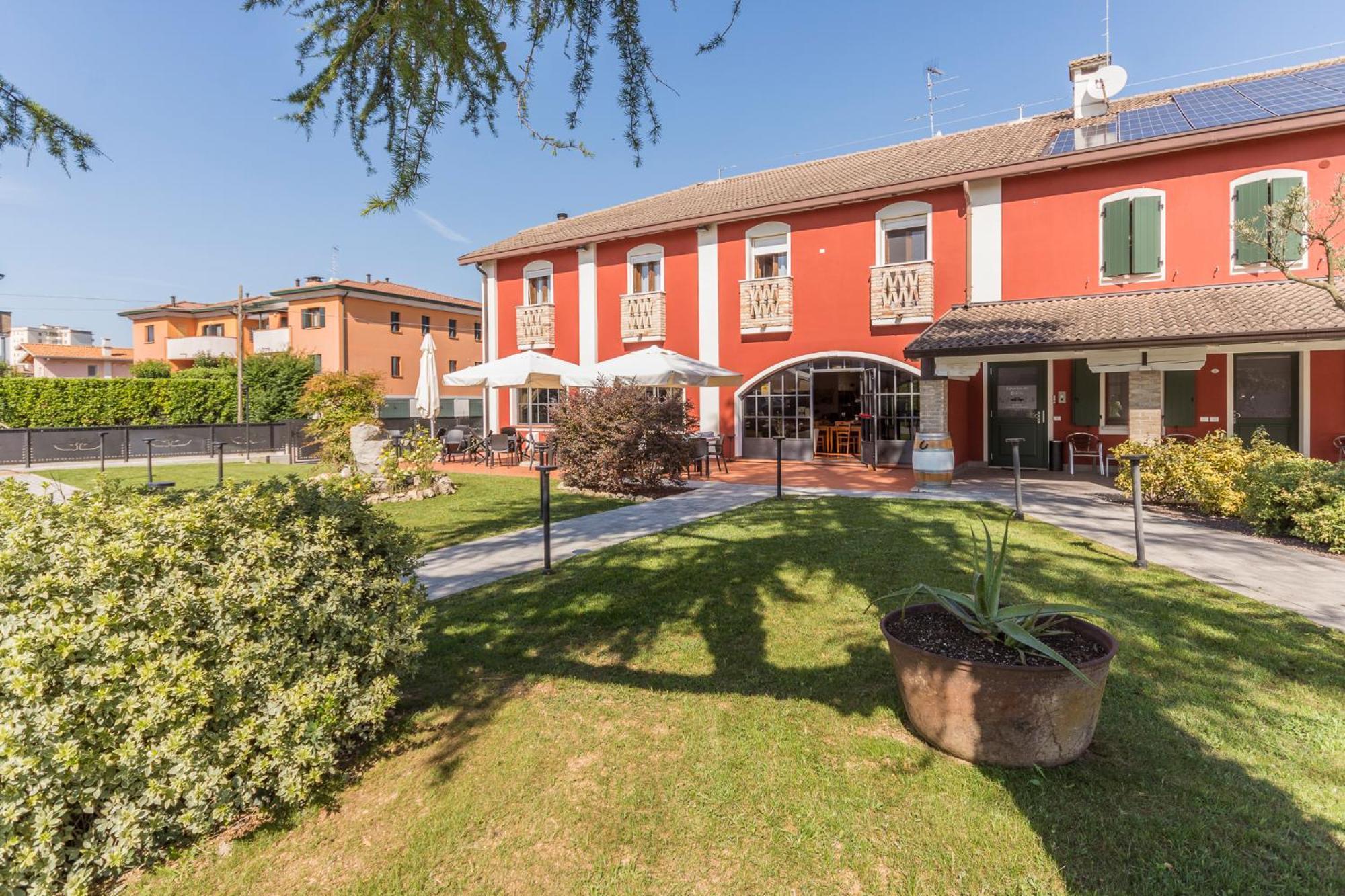 Hotel Residence - Il Giardino Del Cigno Latisana Exterior foto