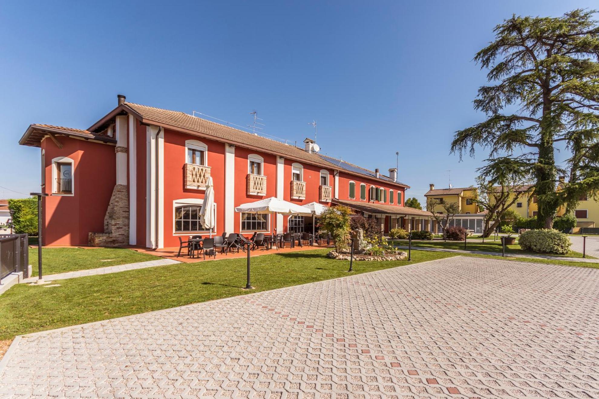 Hotel Residence - Il Giardino Del Cigno Latisana Exterior foto