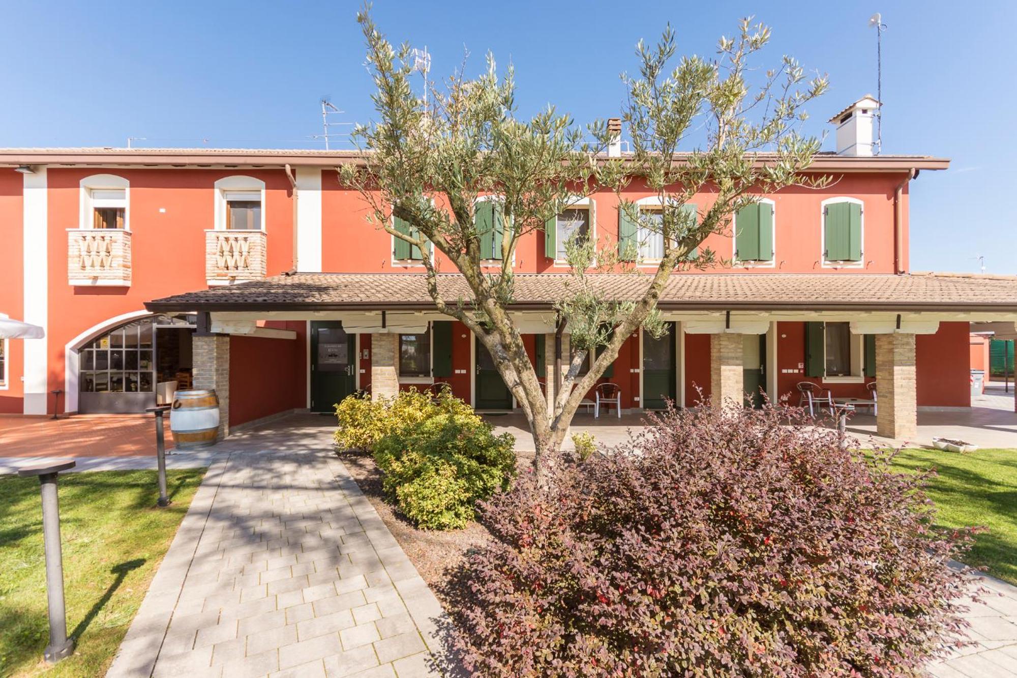 Hotel Residence - Il Giardino Del Cigno Latisana Exterior foto