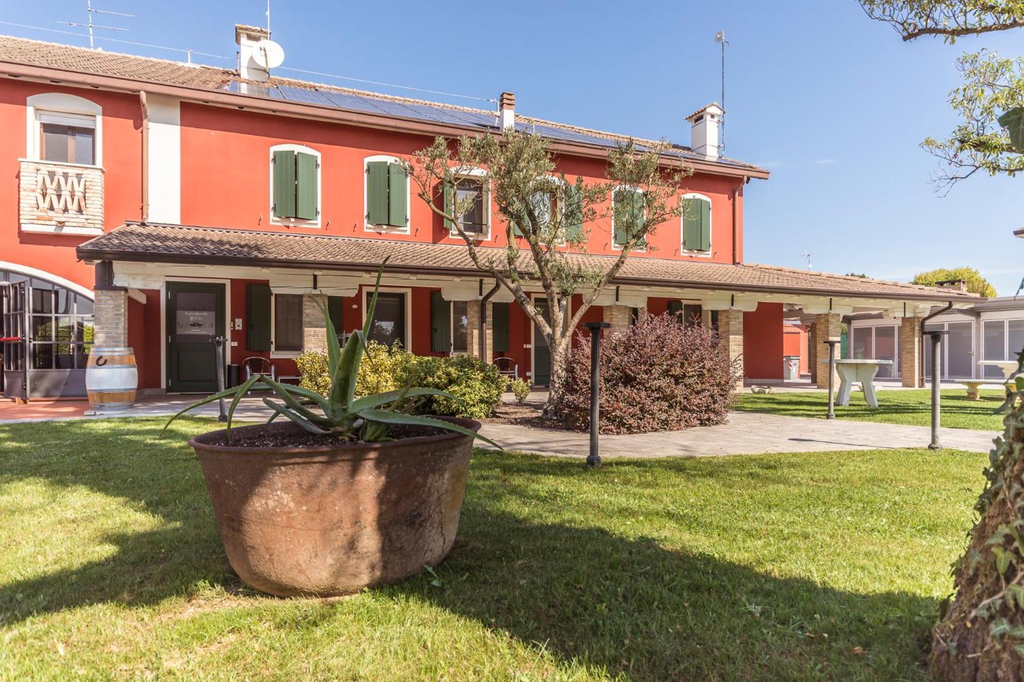 Hotel Residence - Il Giardino Del Cigno Latisana Exterior foto