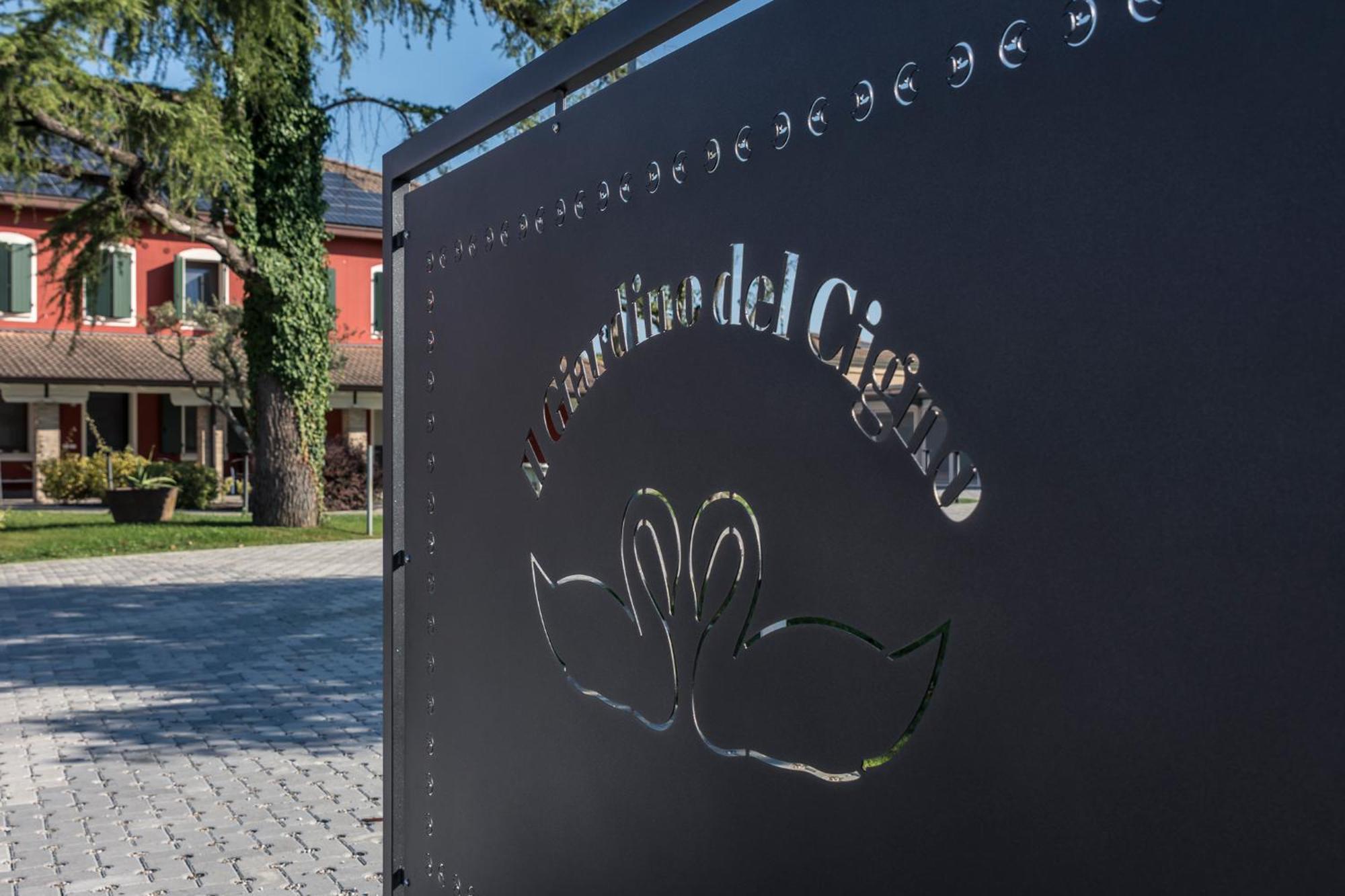 Hotel Residence - Il Giardino Del Cigno Latisana Exterior foto